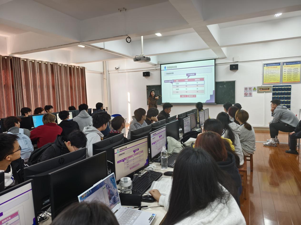 網絡與軟件教研室“三課活動”順利開展，以技術開發(fā)與銷售協(xié)同共促教學質量提升